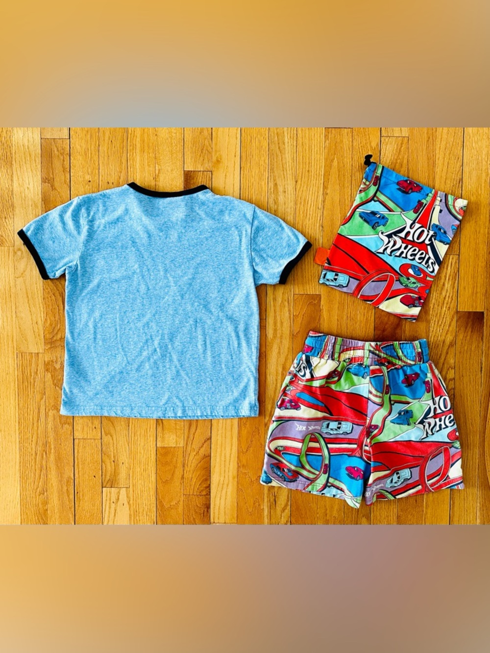 Peter Alexander Australia Hot Wheels Pajama Set with Matching Pouch Size 8 - Picture 2 of 4